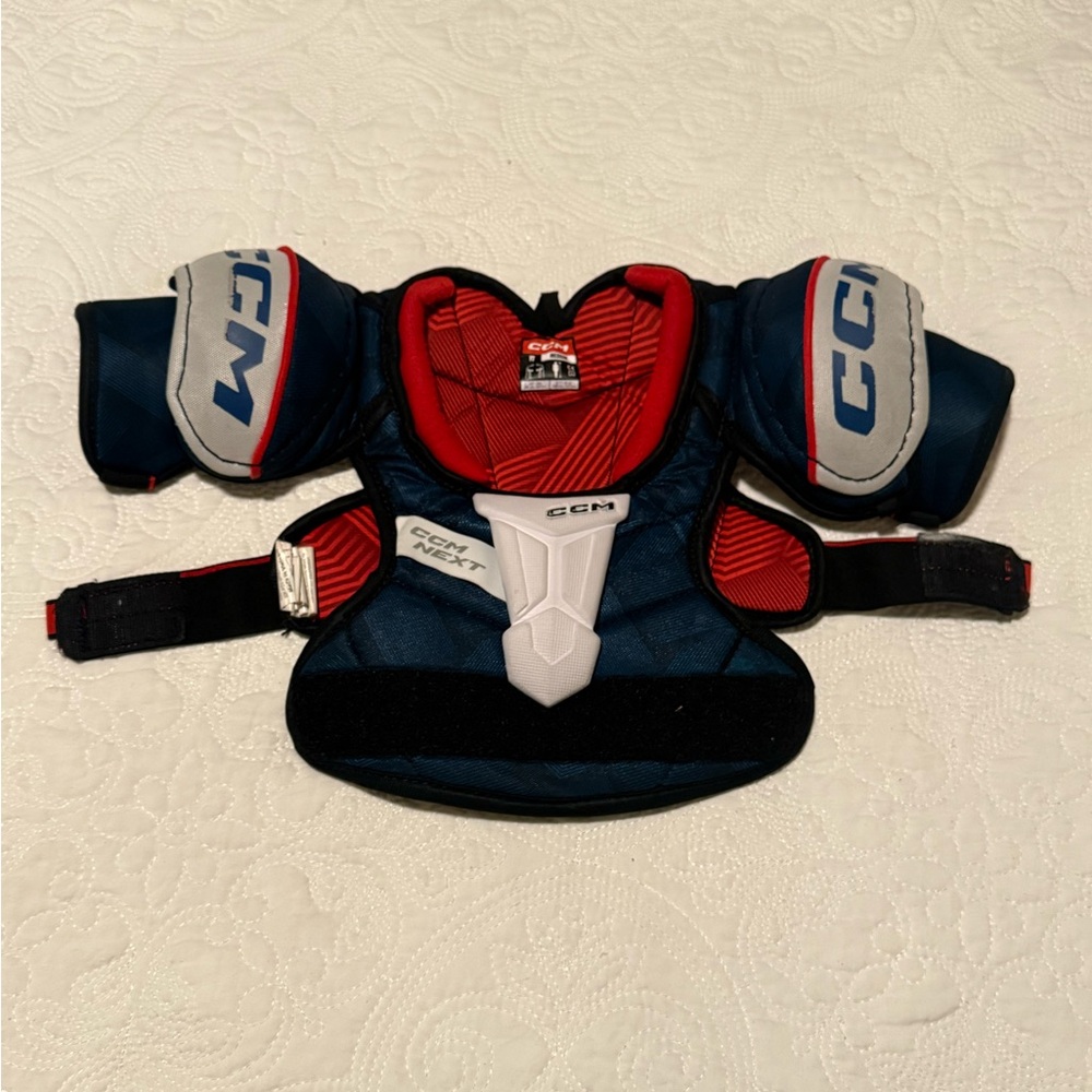 CCM Youth Hockey Shoulder Pads medium (4-6 year old)